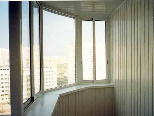 20 вариантов вариантов внутренней отделки балкона: преимущества, недостатки и полезные рекомендации