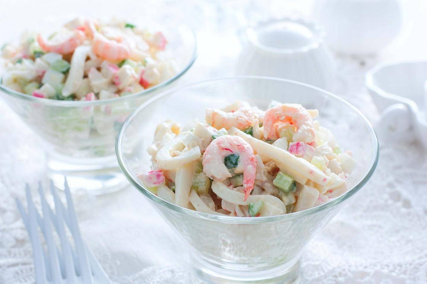 Как приготовить салат морской коктейль с креветками и кальмарами пошаговые рецепты с фото