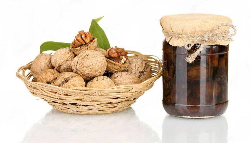 Варим варенье из грецких орехов: самые популярные рецепты