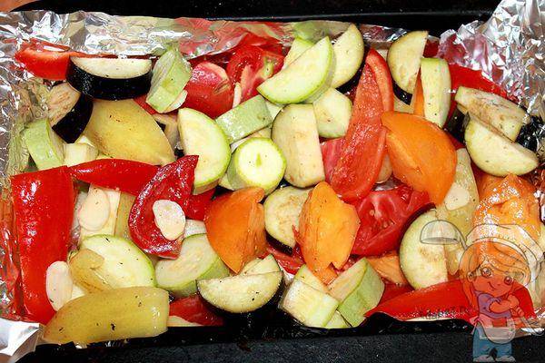 Овощи в духовке, запеченные слоями
