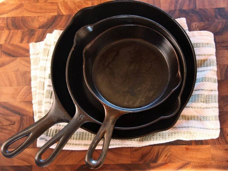 Как подготовить чугунную сковороду перед первым применением: способы прокаливания и уход