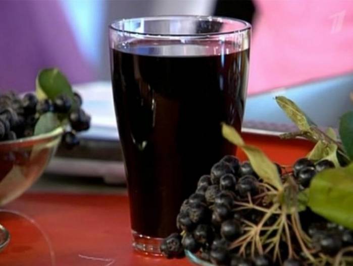 Вино из черноплодной рябины: домашние рецепты