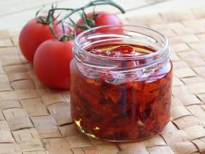 Шикарные вяленые помидоры — быстрый рецепт в духовке! пряные травы, чеснок и масло — итальянский вариант.