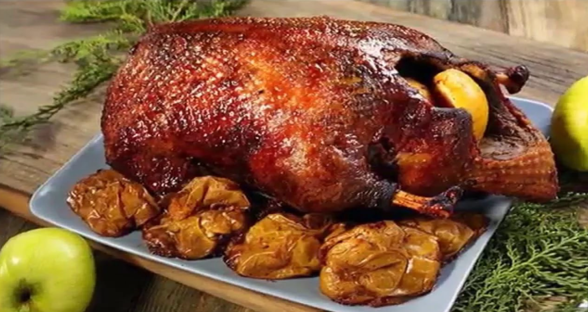 Утка с яблоками в духовке: рецепты, как приготовить птицу в фольге и рукаве