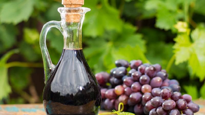 Чем полезен виноградный уксус, как его сделать, применение