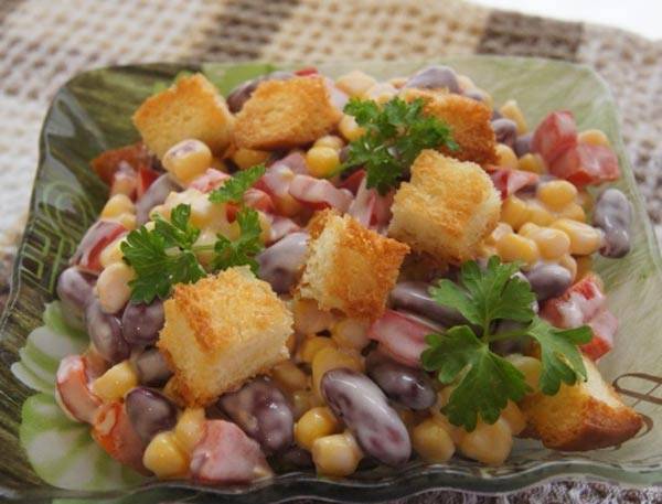 Салат с фасолью и грибами с разными заправками, рецепты с фото