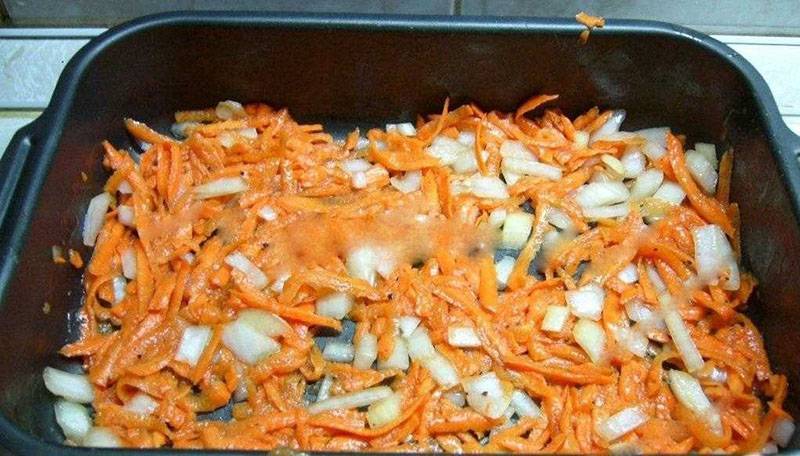 Минтай под морковью в духовке