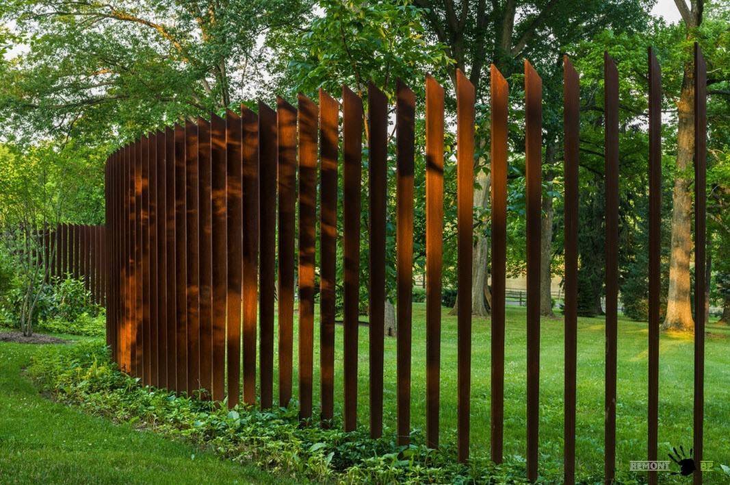Красивый забор для частного дома: 80 фото и идей