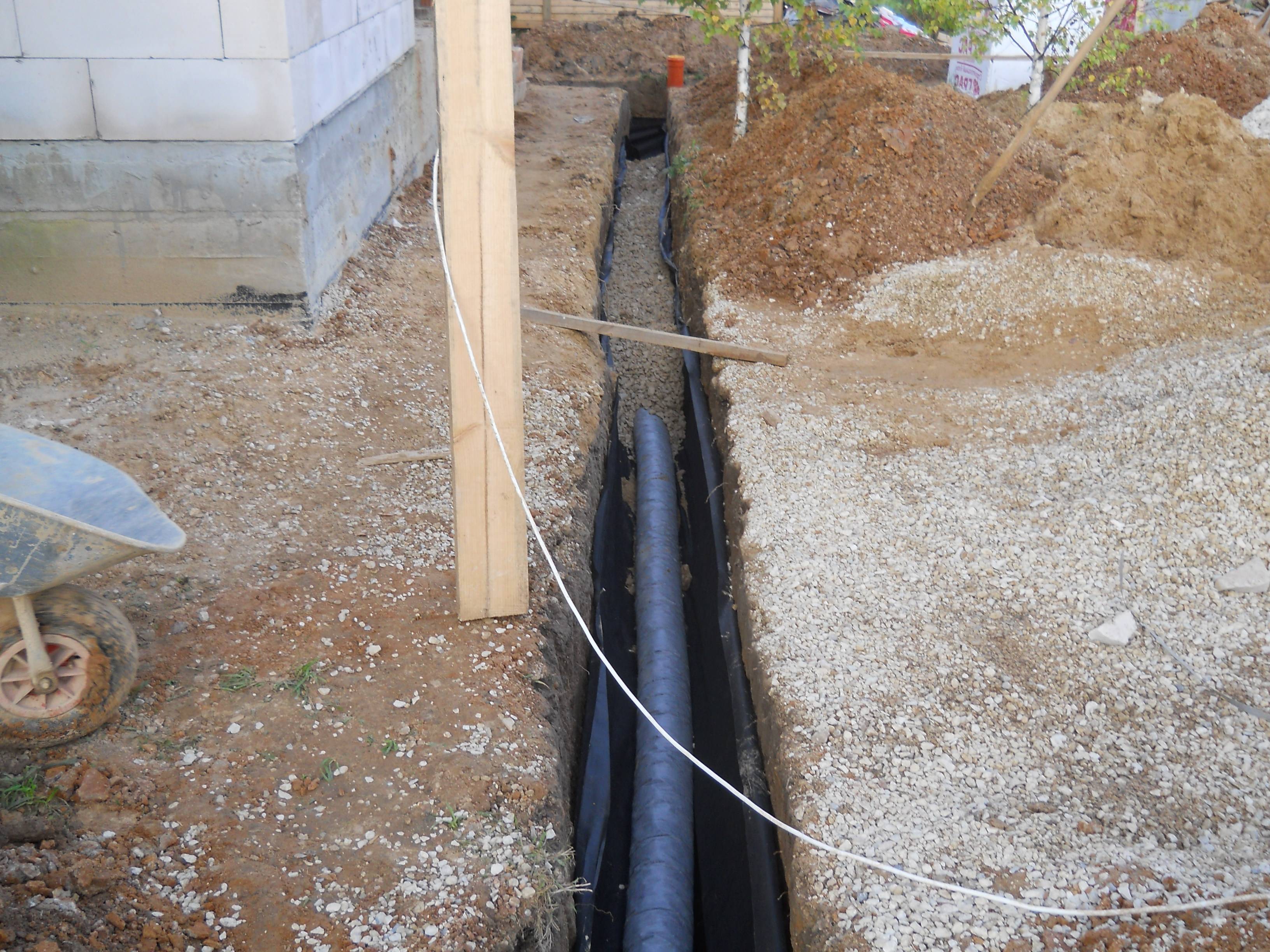 Дренажная система вокруг дома: устройство дренажа для осушения почвы по периметру