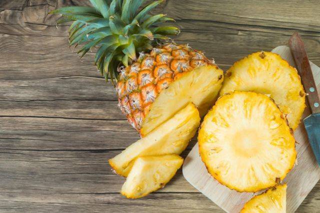 Свойства ананасового сока для взрослых и детей
