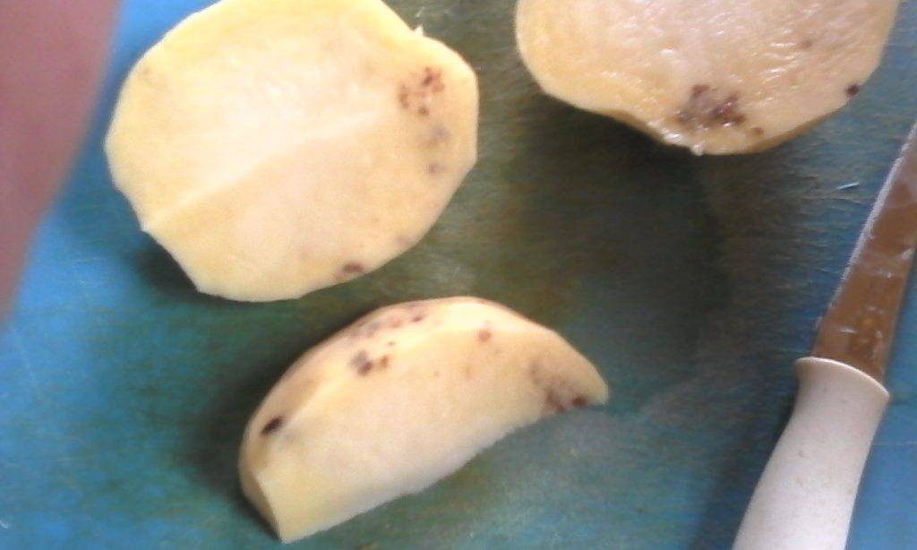 Что делать, если внутри картошки коричневые прожилки