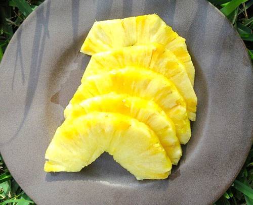 Можно ли есть консервированные ананасы при грудном вскармливании? польза и вред продукта, рецепты блюд
