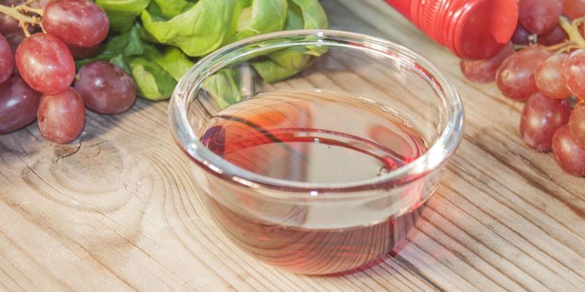 Чем полезен виноградный уксус, как его сделать, применение