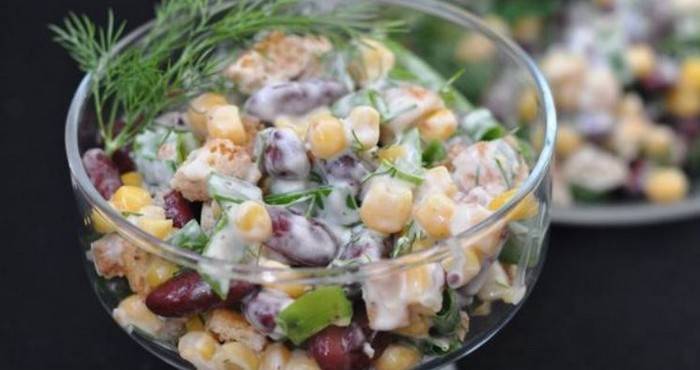 8 лучших рецептов салата с фасолью и сухариками