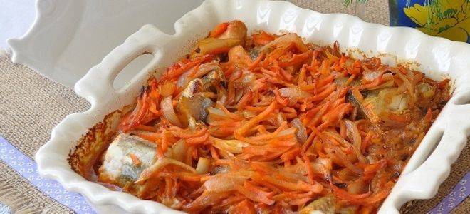 Как потушить минтай с луком и морковью