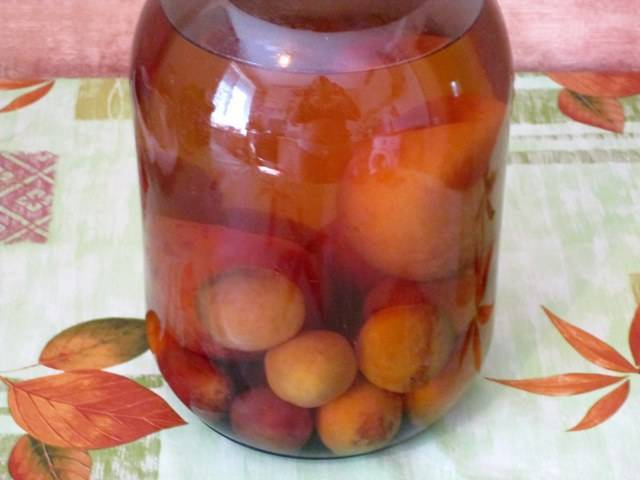Заготовки из персиков. ароматный компот из персиков с косточками на зиму