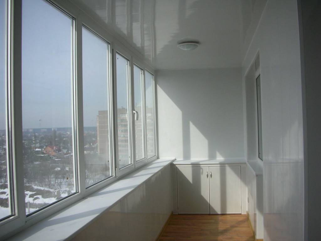 Чем отделать балкон или лоджию изнутри: обзор популярных материалов