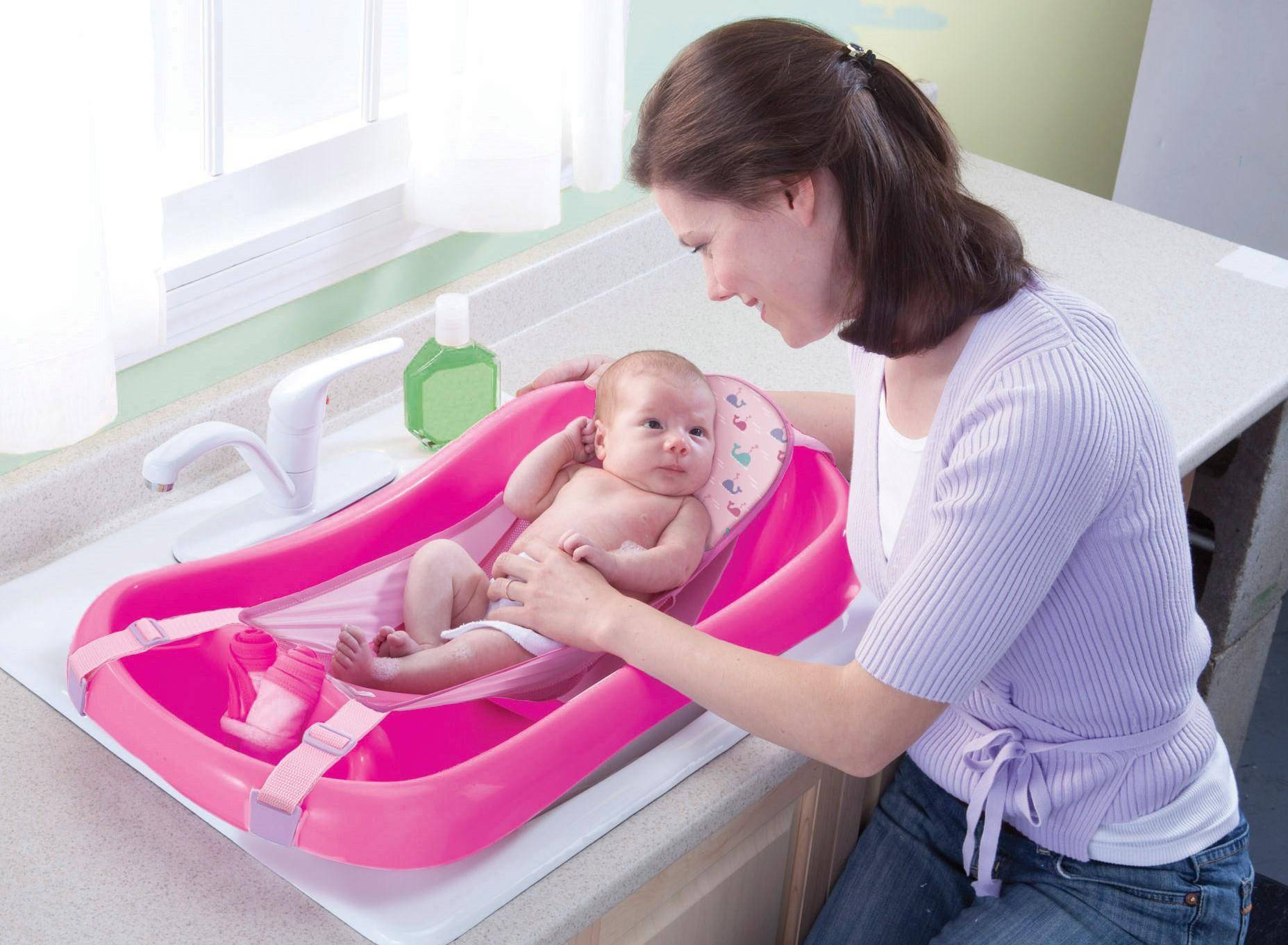 Какое приспособление для купания новорожденных в ванне лучше: сетка, подставка, горка, матрас или гамак?