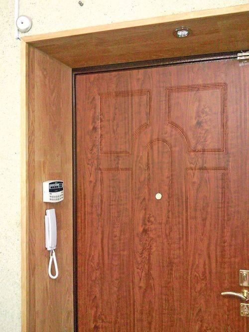 Как отделать откосы входной двери