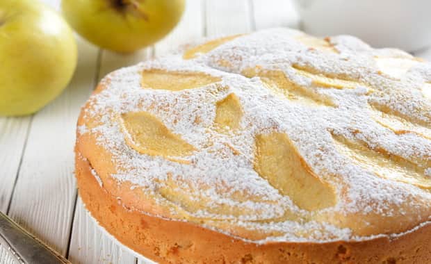 Шарлотка с яблоками – 7 пошаговых рецептов выпечки простого и вкусного пирога