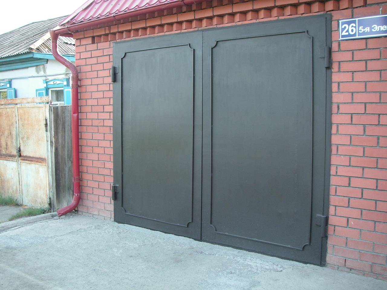 Как сделать деревянные распашные ворота для гаража своими руками? установка и чертежи