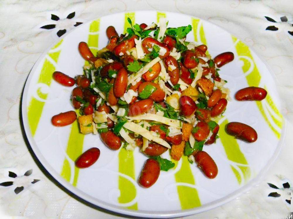 Салат с фасолью и грибами с разными заправками, рецепты с фото