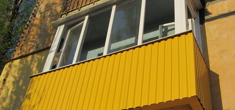 Отделка балкона деревянной вагонкой: практично и благородно