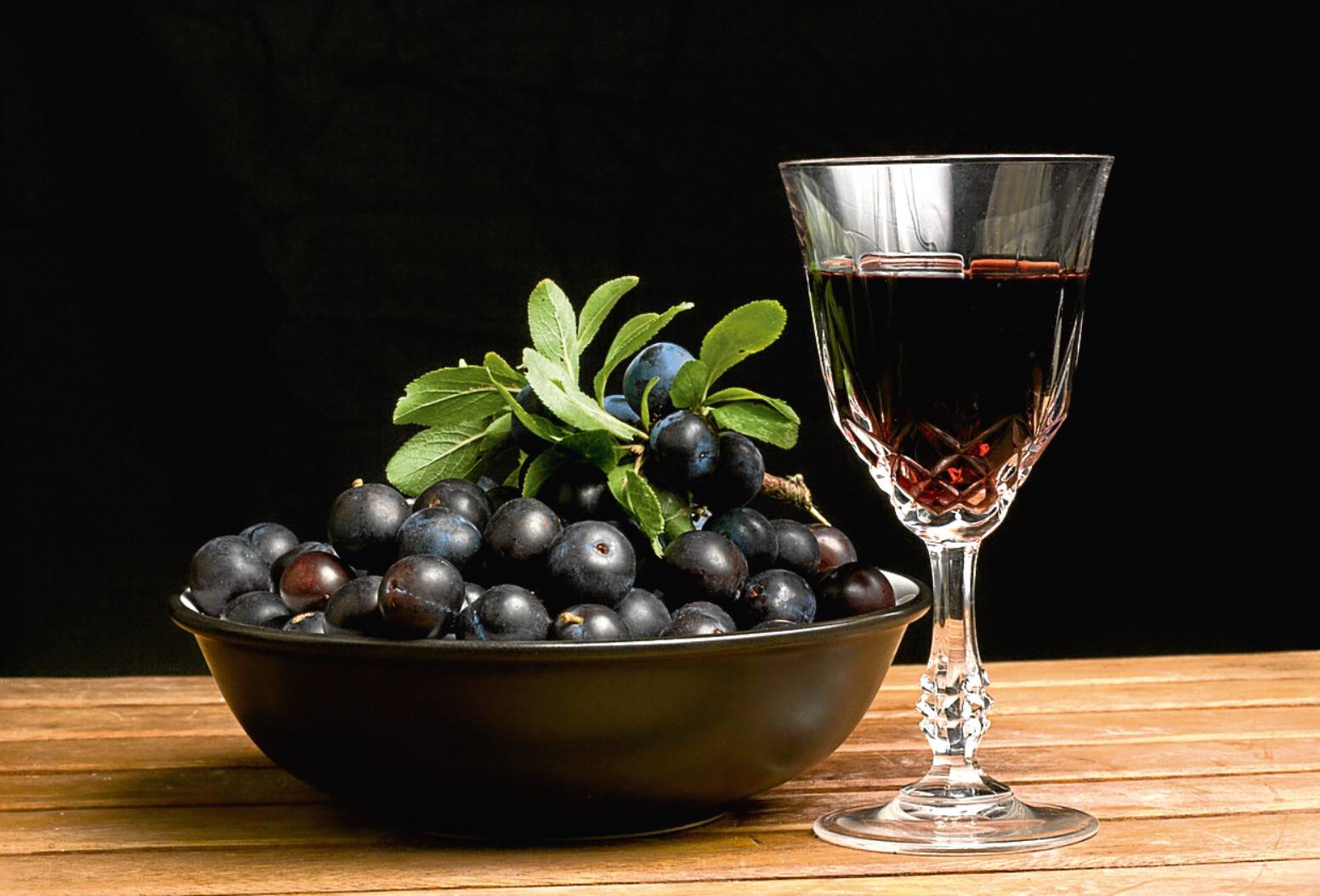 Готовим вино из рябины черноплодной в домашних условиях