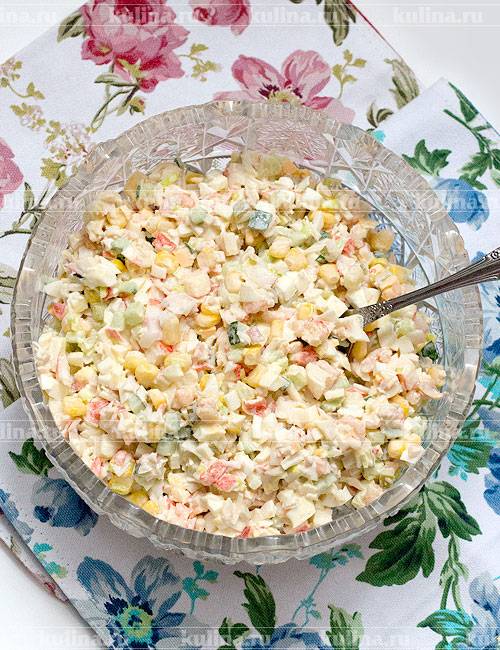Рецепты салатов с морепродуктами — кальмарами, креветками и крабовыми палочками