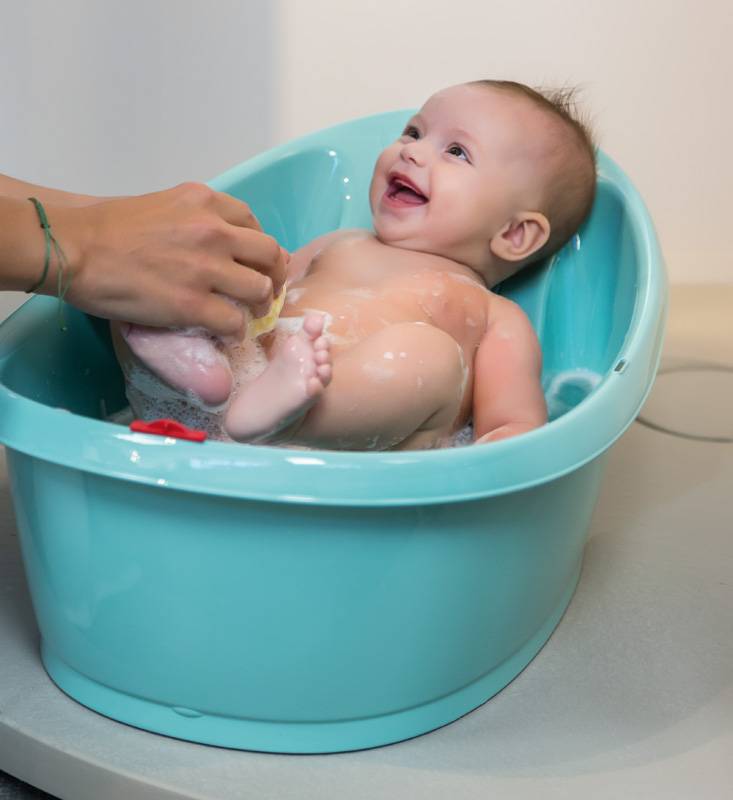 Самые удобные приспособления для купания новорожденных: выясняем что-для чего, определяемся что нужно нам