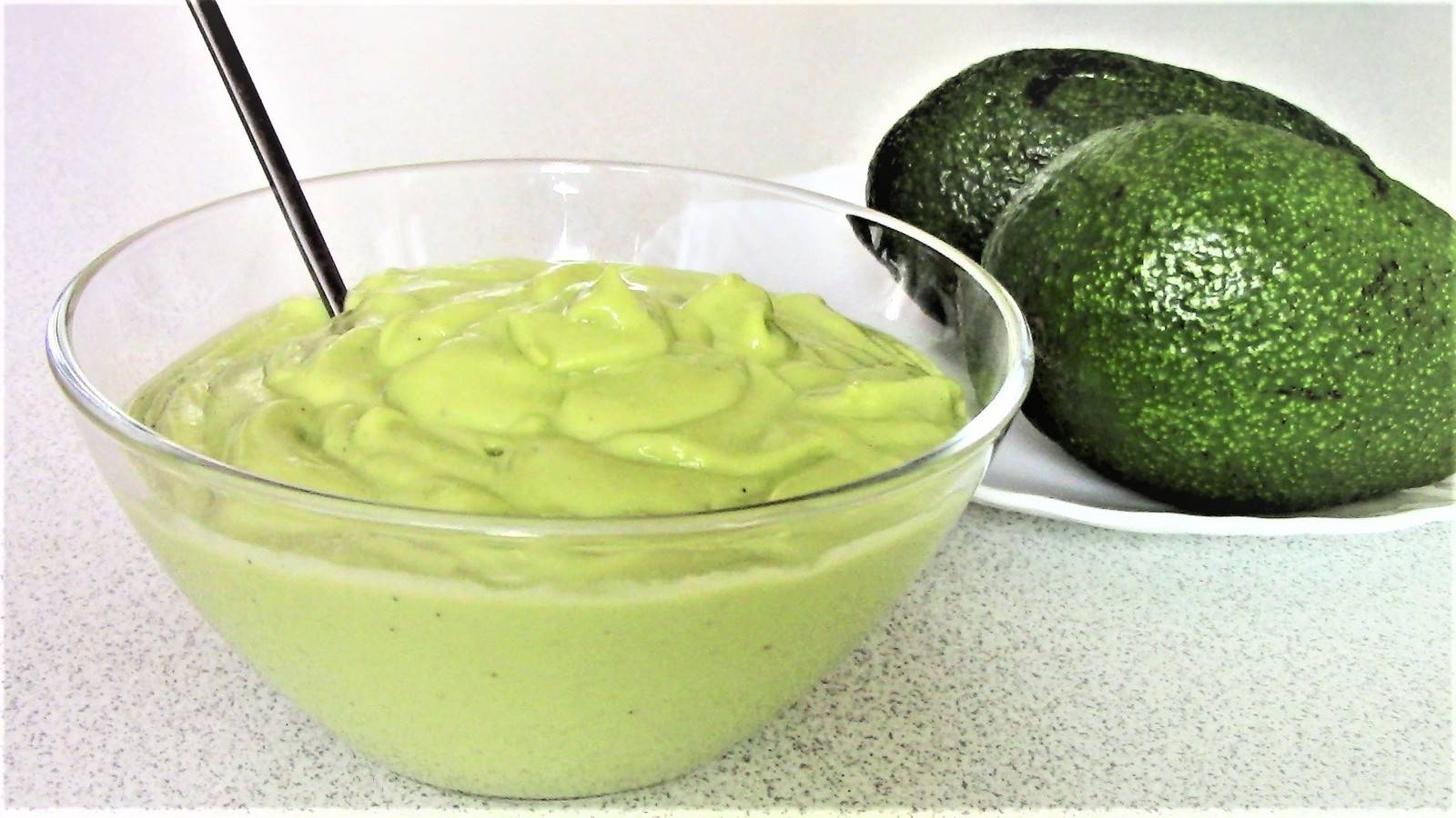 Пикантное дополнение к блюду — соус из авокадо