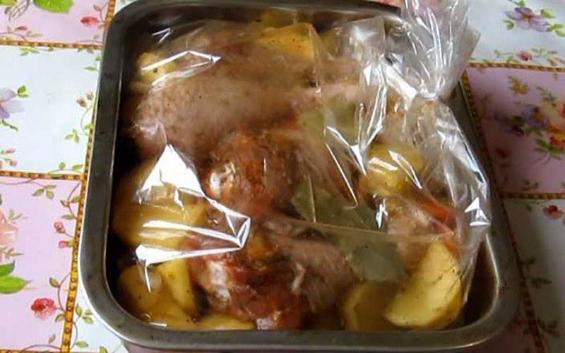 Курица с яблоками в духовке: поэтапный способ приготовления
