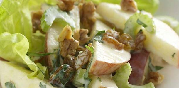 Салат из сельдерея — необычное сочетание пикантности и диеты