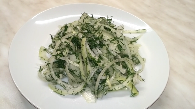 Рецепты салатов с маринованным луком