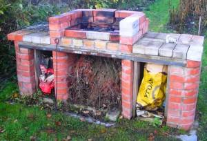 Как построить садовую печь барбекю из кирпича