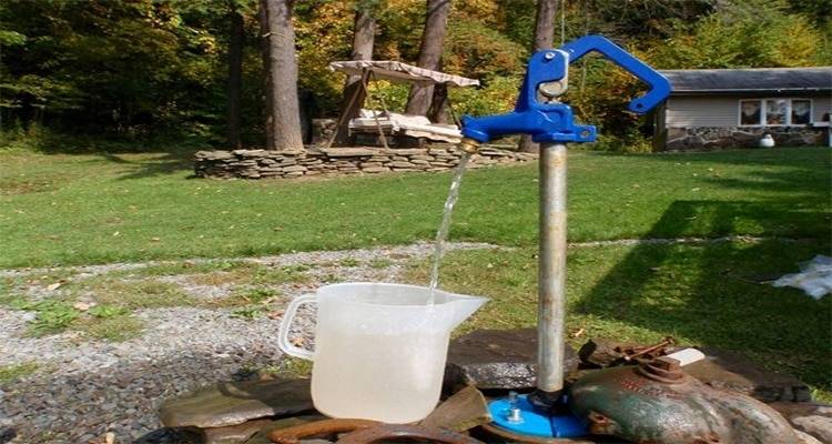 Как выбрать водоснабжение для дома: колодец или скважина что лучше