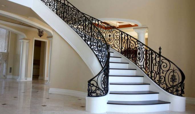 Какая лестница лучше — бетонная, деревянная или металлическая?