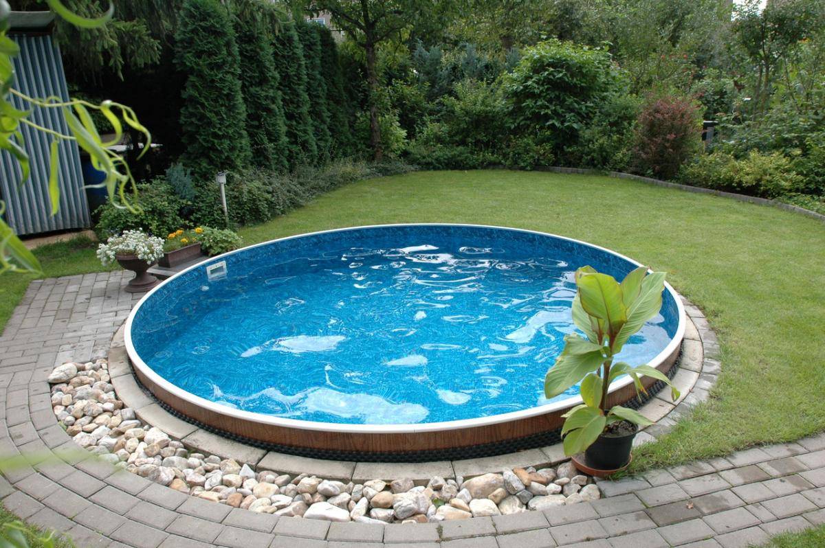Какой бассейн для дачи лучше каркасный или надувной? преимущества и недостатки