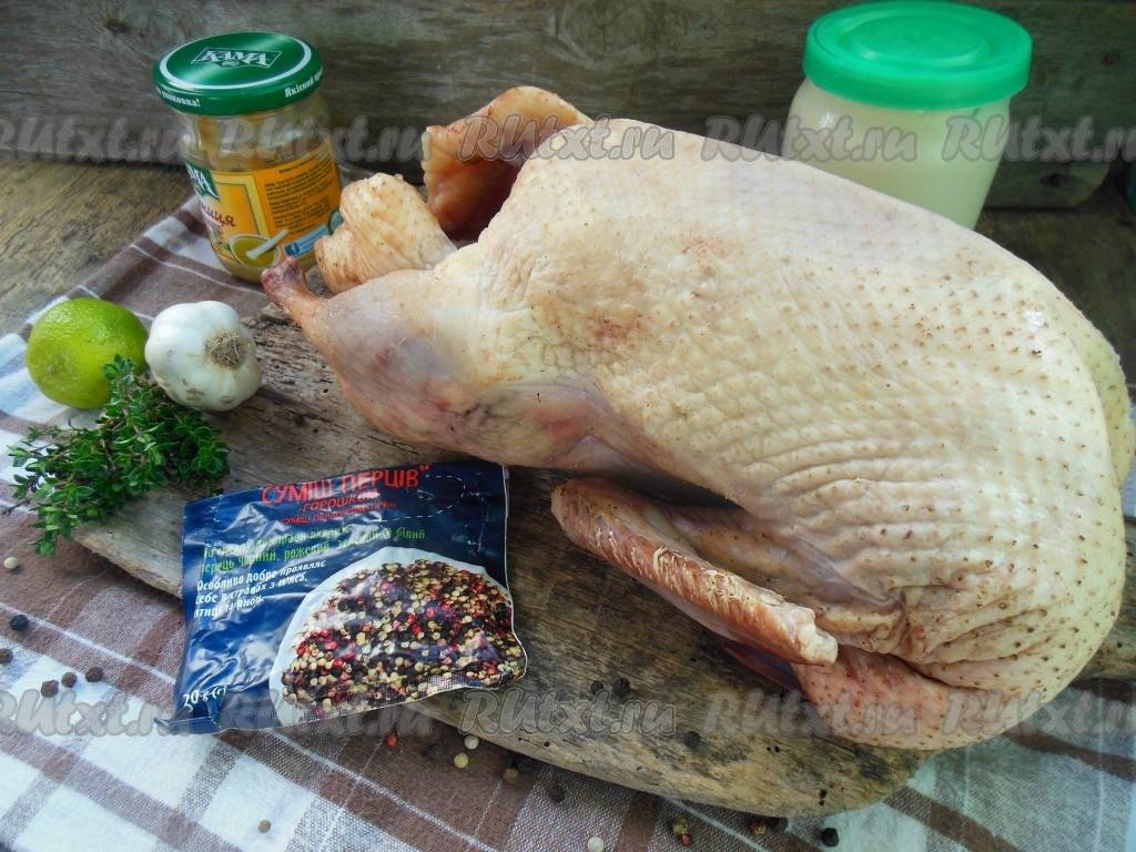 Утка в духовке—получается мягкая и сочная