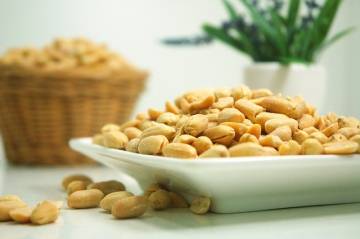 Чем полезен арахис для женщин, и может ли он нанести вред организму