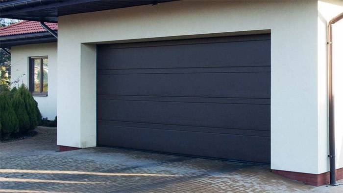 Секционные гаражные ворота - достоинства и недостатки конструкции