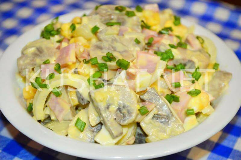 Салаты с шампиньонами и ветчиной для праздничного стола