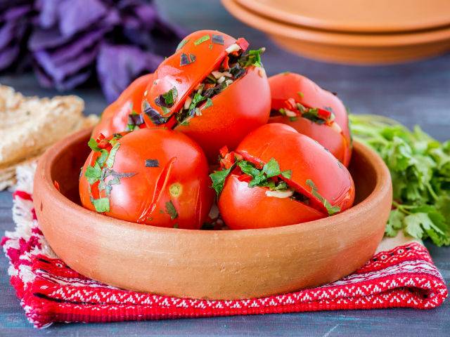 Маринованные помидоры с чесноком быстрого приготовления — вкусные рецепты