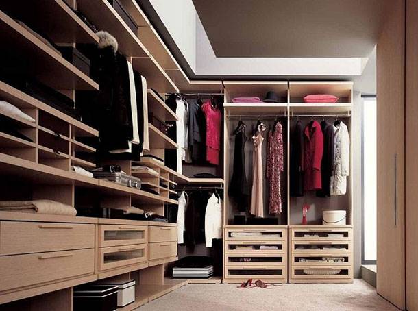 Дизайн гардеробной комнаты с учетом оптимального размещения сезонной одежды и обуви