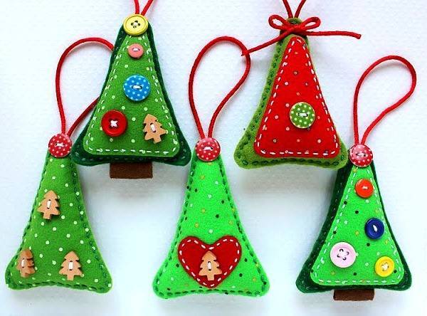 Украшаем новогоднюю елку сделанными своими руками мягкими игрушками из фетра
