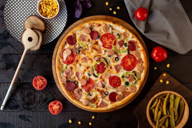 Пицца с грибами и ветчиной: простые рецепты