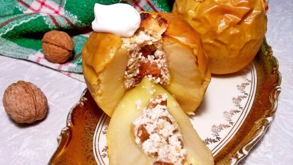 15 рецептов запечённых яблок с орехами, карамелью, сыром и не только