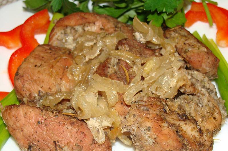 Рецепт шашлыка из свинины в духовке на луковой подушке: фото пошаговое и видео-рецепт