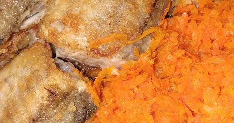 Минтай, запеченный в духовке с морковью и луком – подборка рецептов