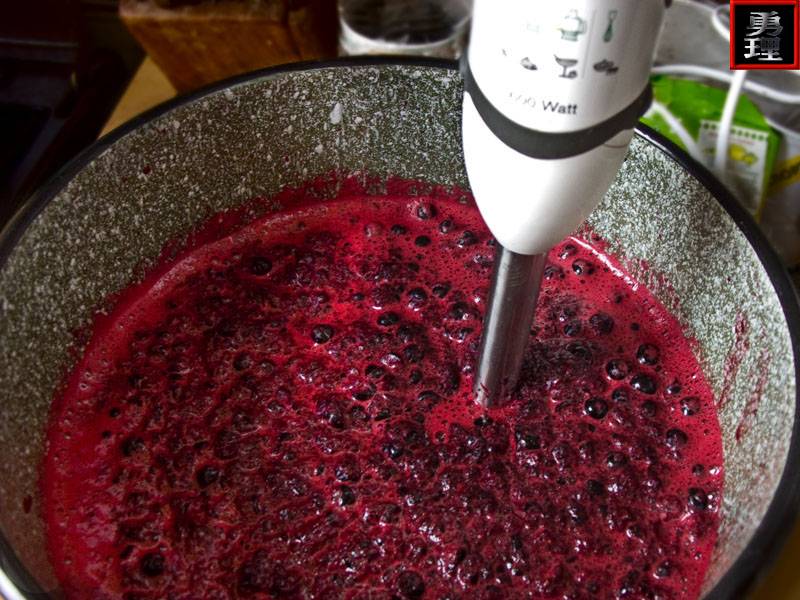 Вино из черноплодной рябины: домашние рецепты